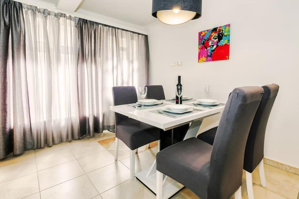 Relaxing 2Bd Apartment, Ground Floor - Walk To Old Town Split Extérieur photo