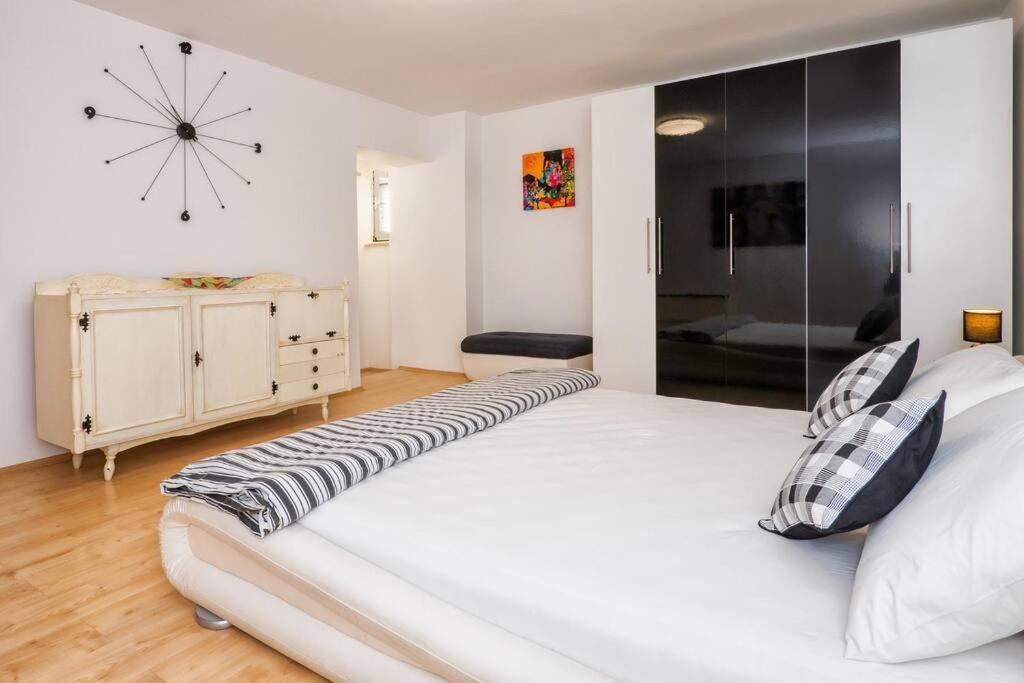 Relaxing 2Bd Apartment, Ground Floor - Walk To Old Town Split Extérieur photo