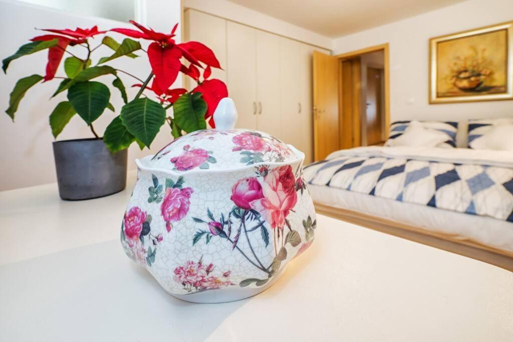 Relaxing 2Bd Apartment, Ground Floor - Walk To Old Town Split Extérieur photo