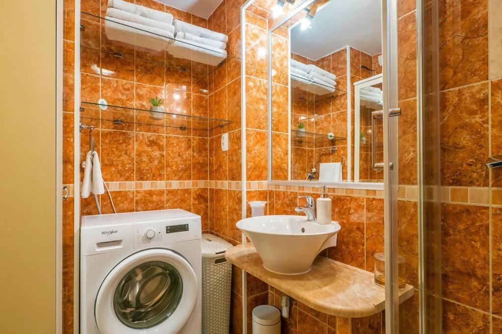 Relaxing 2Bd Apartment, Ground Floor - Walk To Old Town Split Extérieur photo
