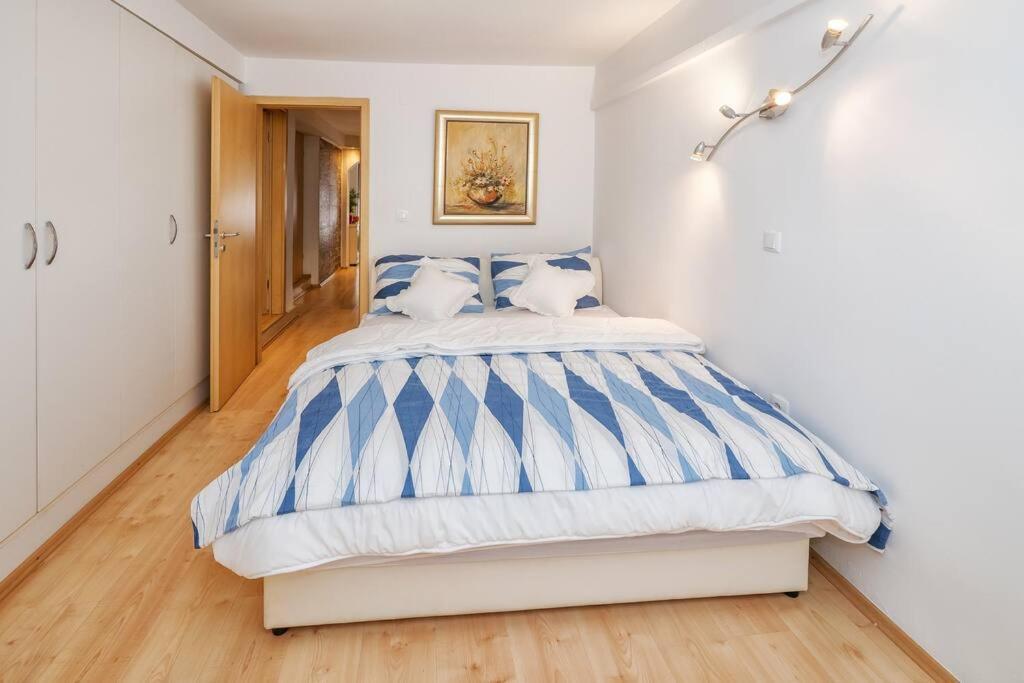 Relaxing 2Bd Apartment, Ground Floor - Walk To Old Town Split Extérieur photo