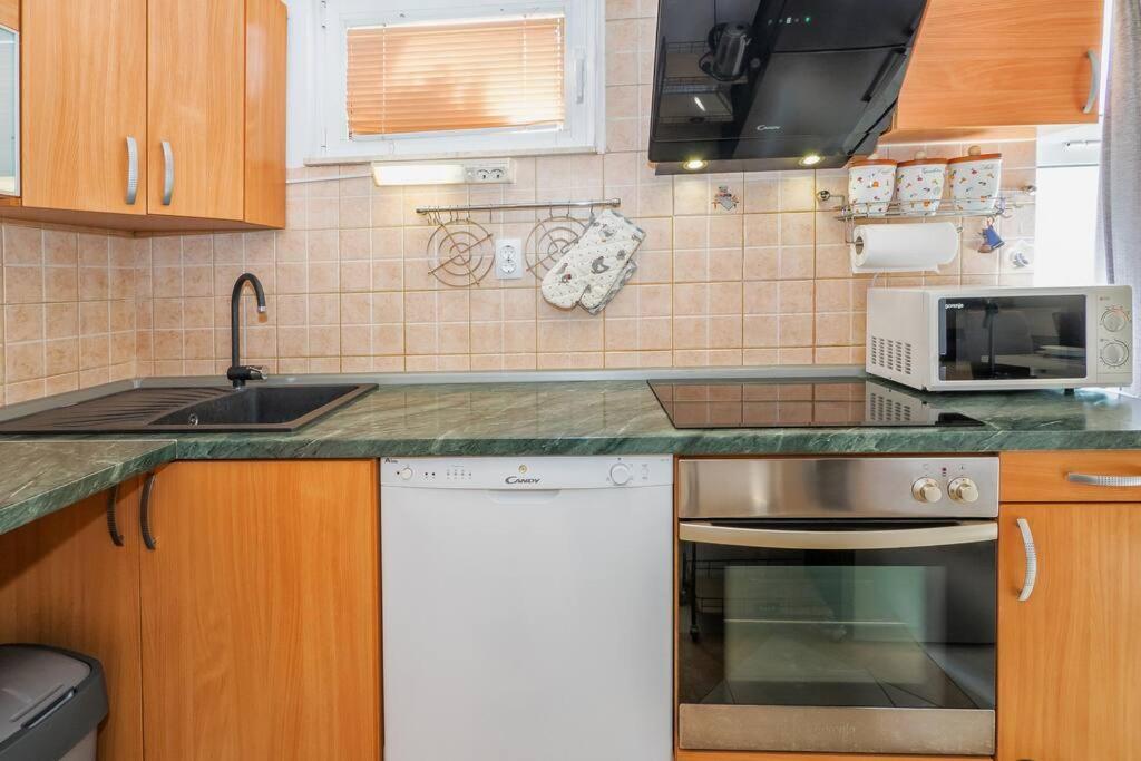 Relaxing 2Bd Apartment, Ground Floor - Walk To Old Town Split Extérieur photo