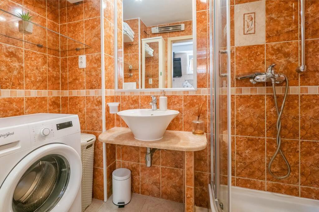 Relaxing 2Bd Apartment, Ground Floor - Walk To Old Town Split Extérieur photo