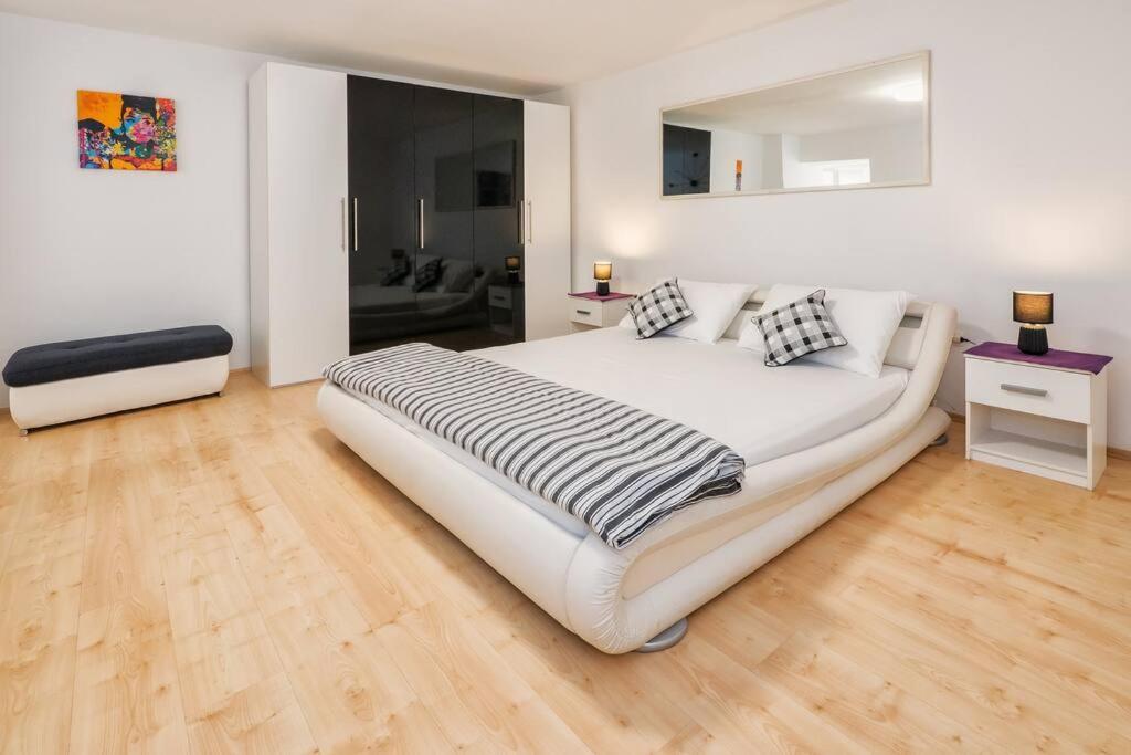 Relaxing 2Bd Apartment, Ground Floor - Walk To Old Town Split Extérieur photo