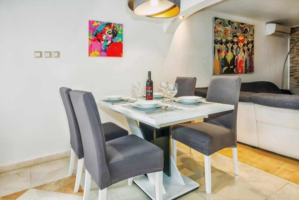 Relaxing 2Bd Apartment, Ground Floor - Walk To Old Town Split Extérieur photo