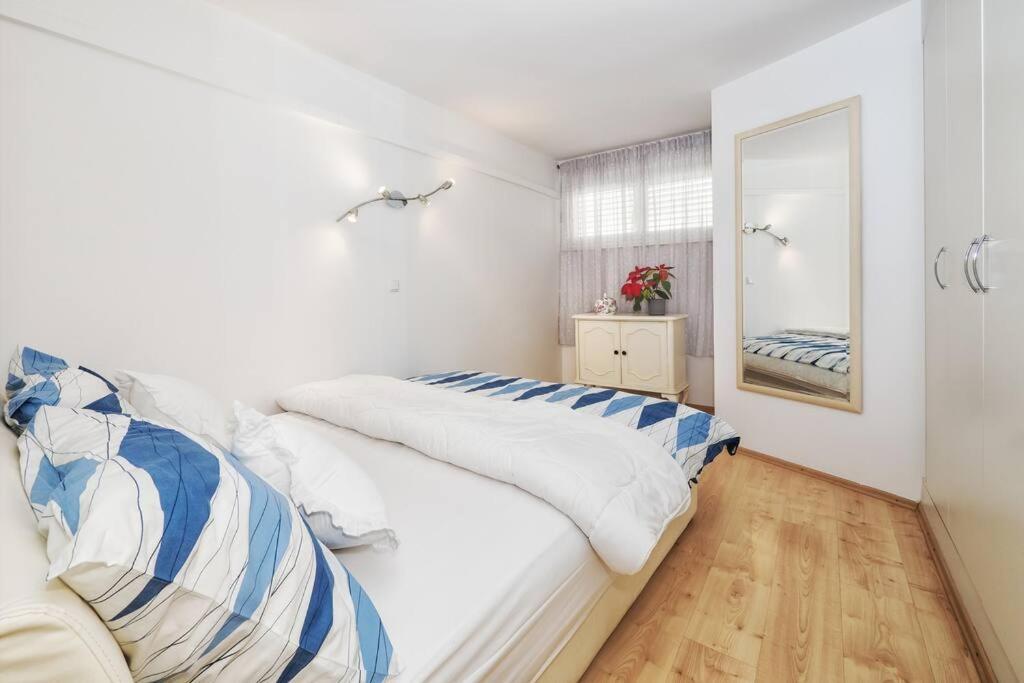 Relaxing 2Bd Apartment, Ground Floor - Walk To Old Town Split Extérieur photo
