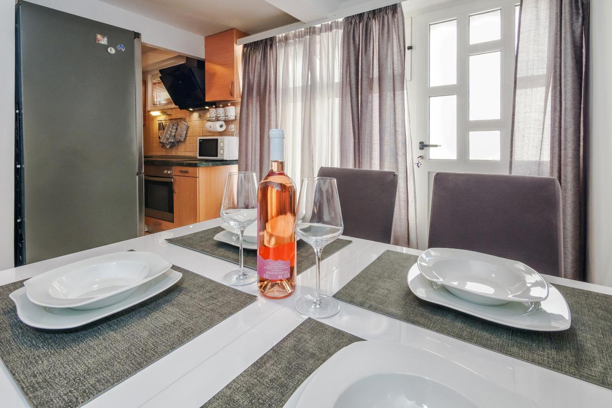 Relaxing 2Bd Apartment, Ground Floor - Walk To Old Town Split Extérieur photo