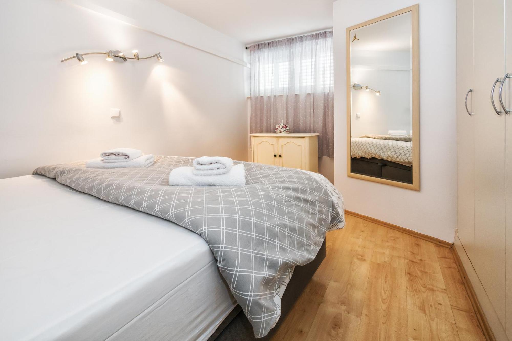 Relaxing 2Bd Apartment, Ground Floor - Walk To Old Town Split Extérieur photo