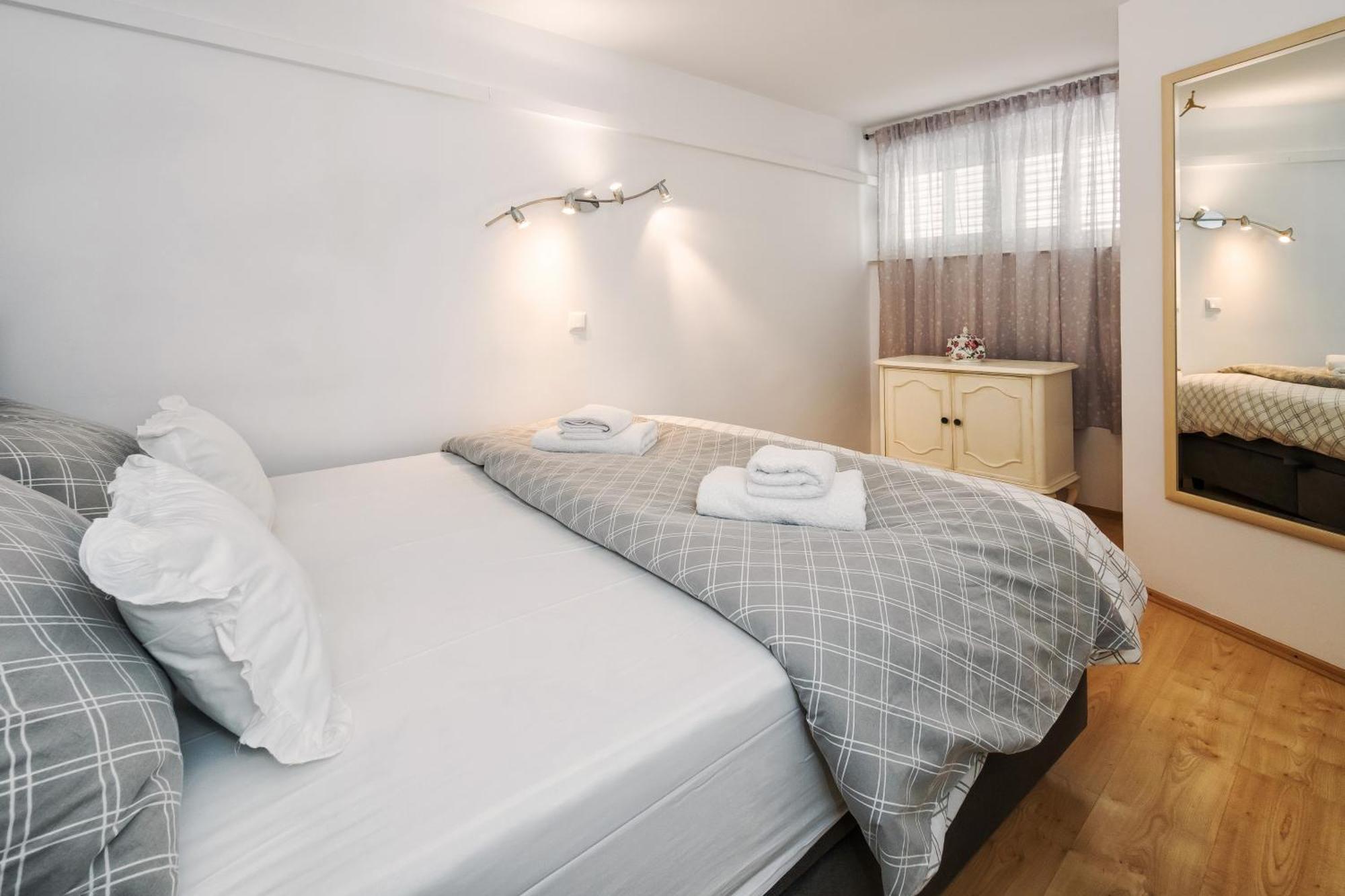 Relaxing 2Bd Apartment, Ground Floor - Walk To Old Town Split Extérieur photo
